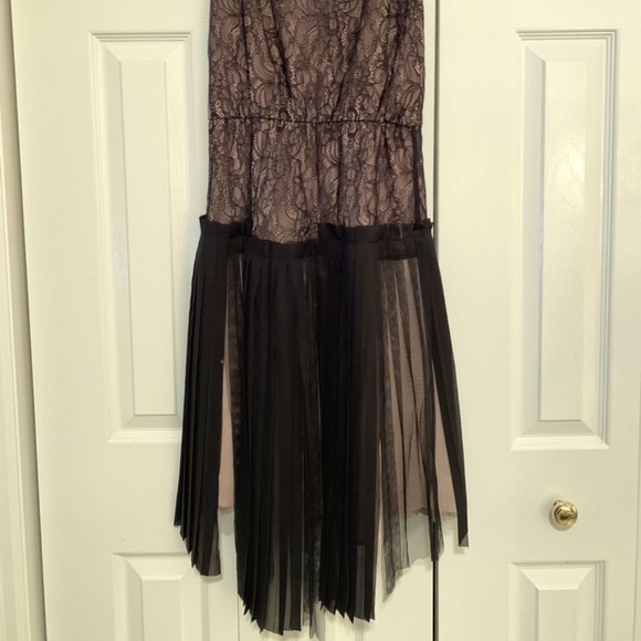 Lace Ribboned Dress - Picture 3 of 4